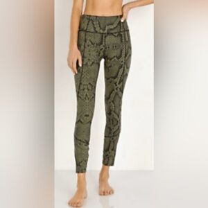 Varley Bedford Green Snakeskin Athletic Leggings Size S